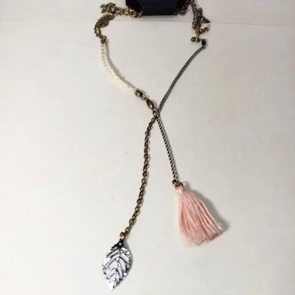 GUESS Pink Tassel & Leaf Pendant Necklace – Mixed-Material Boho Lariat Jewelry - Picture 3 of 9